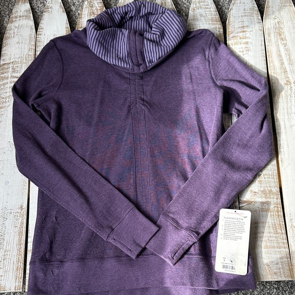 Lululemon In a Cinch Long Sleeve Tee Size 8 NWT Purple